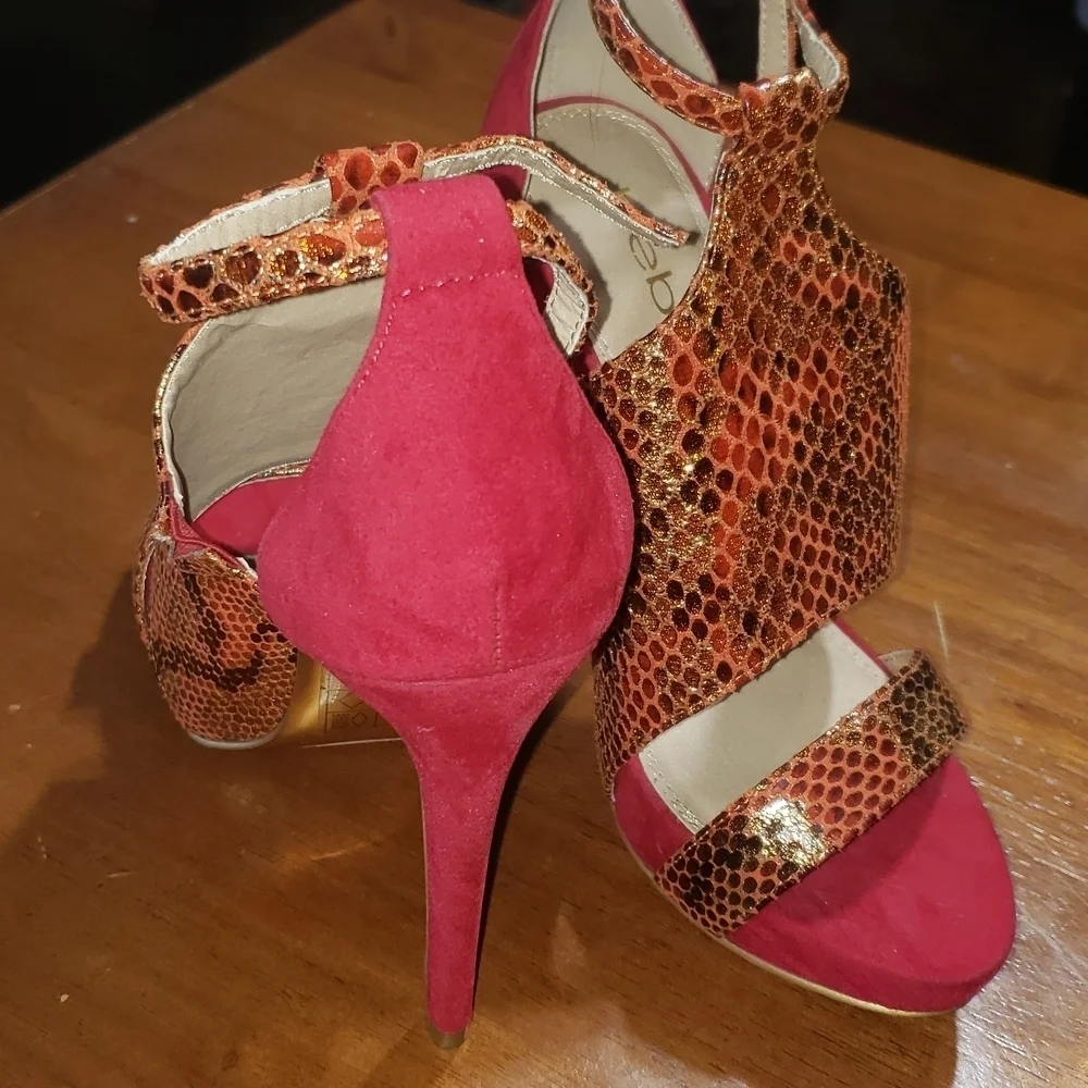 BEBE RED STATEMENT HEELS SIZE 6
